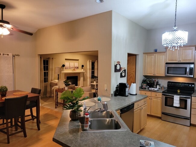 1850 Stoney Ln in Slinger, WI - Foto de edificio - Building Photo