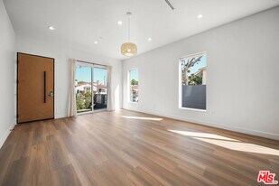 1905 S Corning St in Los Angeles, CA - Building Photo