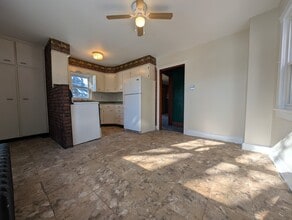 121 W Comanche Ave in Shabbona, IL - Foto de edificio - Building Photo