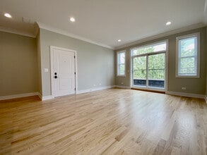 5667 W Higgins Ave in Chicago, IL - Building Photo - Building Photo