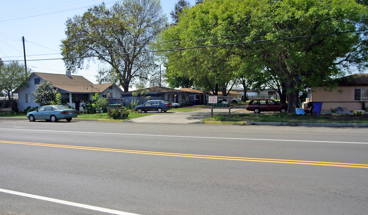 11560-11576 East End Ave in Chino, CA - Building Photo