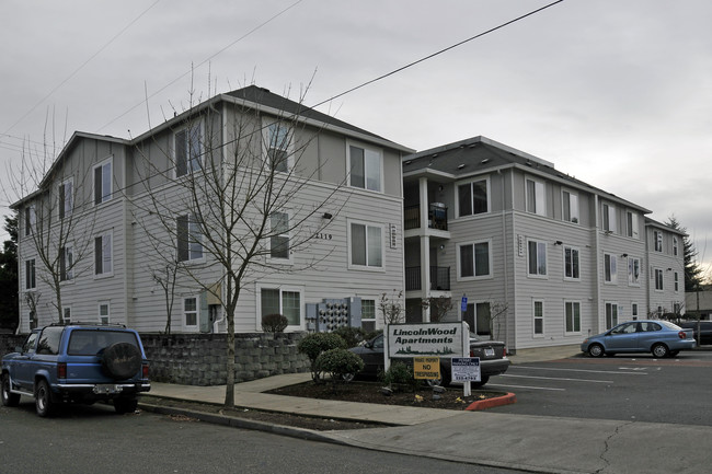 Lincoln Wood Apartments in Portland, OR - Foto de edificio - Building Photo