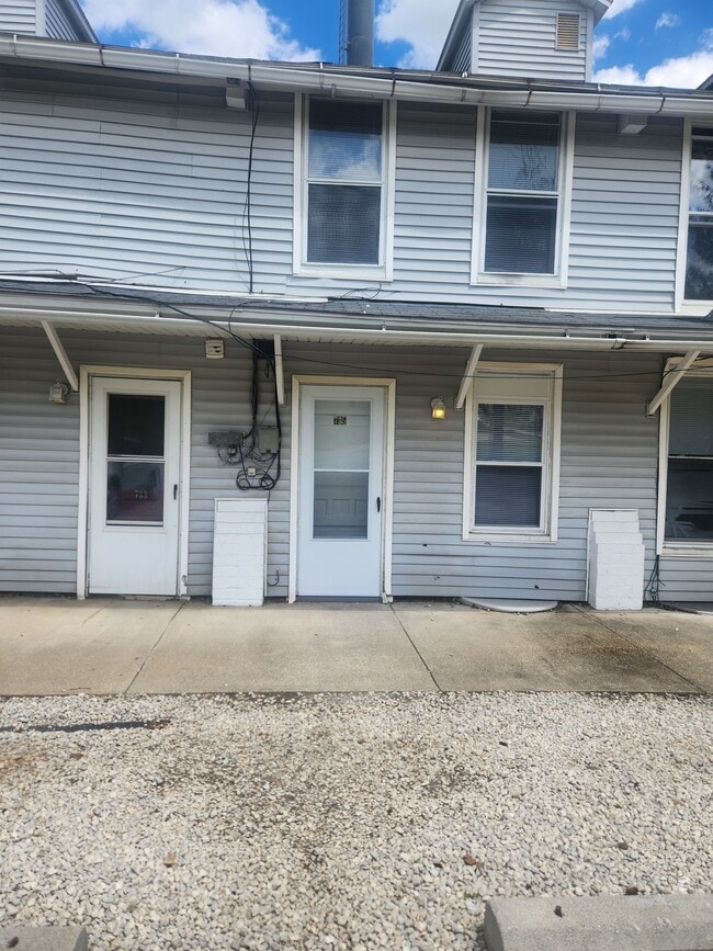 property at 735 Camden Ave SW