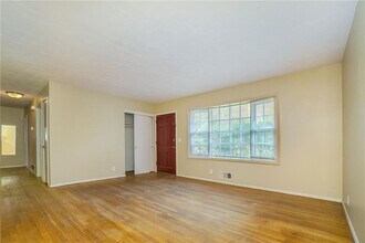 6095 Mincey Rd in Stone Mountain, GA - Building Photo - Building Photo