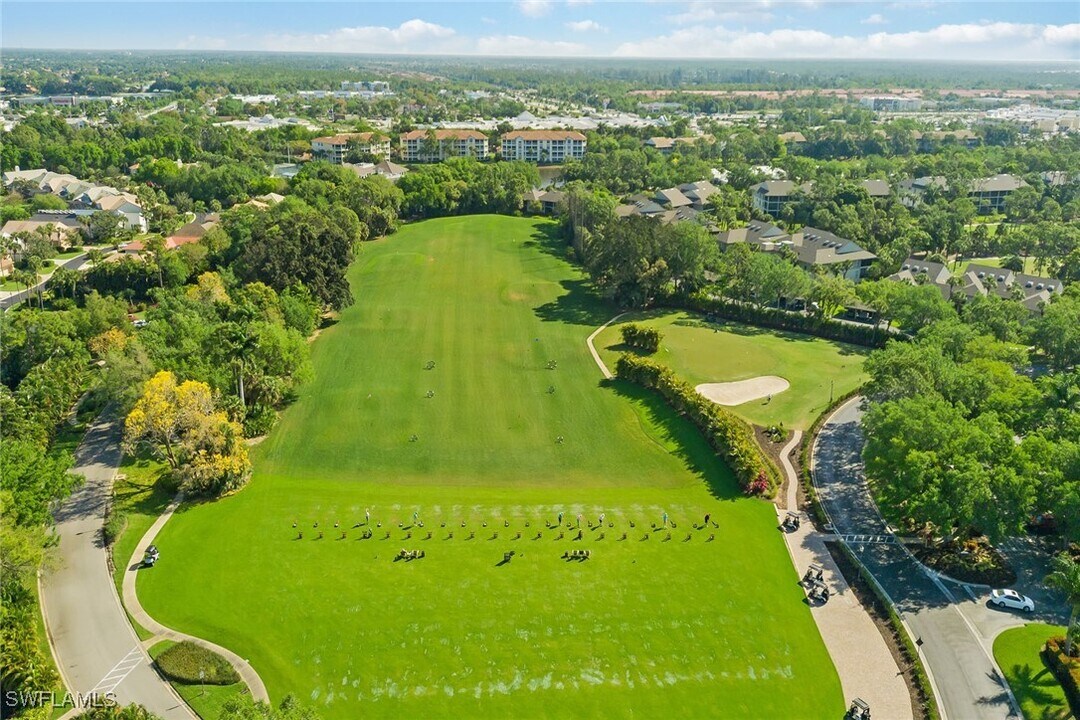 780 Waterford Dr in Naples, FL - Foto de edificio