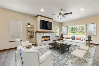 136 Arbor Point Ave in West Bend, WI - Building Photo - Building Photo