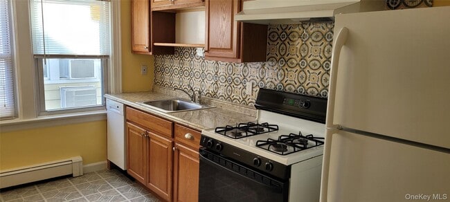 166-48 25th Ave in Queens, NY - Building Photo - Building Photo