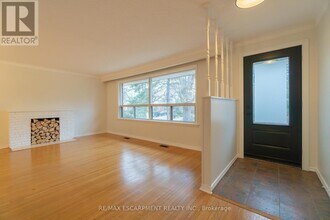 1465 Duncan Rd in Oakville, ON - Building Photo - Building Photo