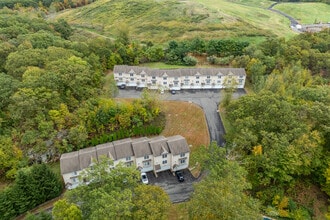 180 Grilley Rd in Waterbury, CT - Building Photo - Building Photo