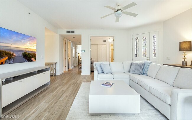 233 Colonade Cir