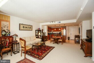 2451 Midtown Ave, Unit 216 in Alexandria, VA - Building Photo - Building Photo