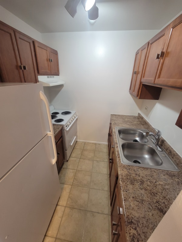 547 Brookside Dr in Westmont, IL - Building Photo - Building Photo