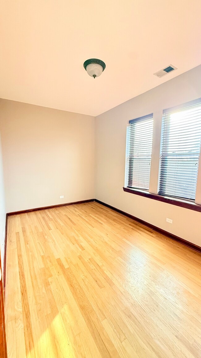 4900 N Drake Ave, Unit 3 in Chicago, IL - Building Photo - Building Photo