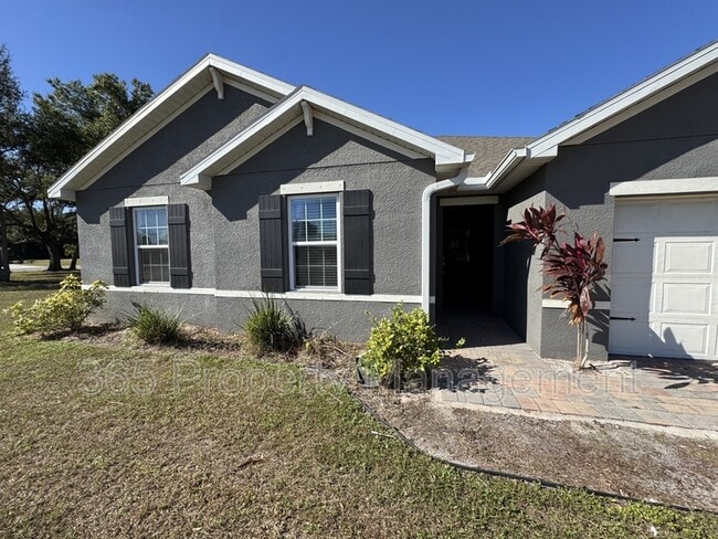 471 Seasons Dr in Punta Gorda, FL - Foto de edificio - Building Photo