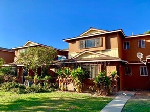 11 Squaw Peak Ln in Carson, CA - Building Photo - Building Photo