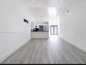 10210 NW 125th St in Hialeah, FL - Building Photo - Building Photo