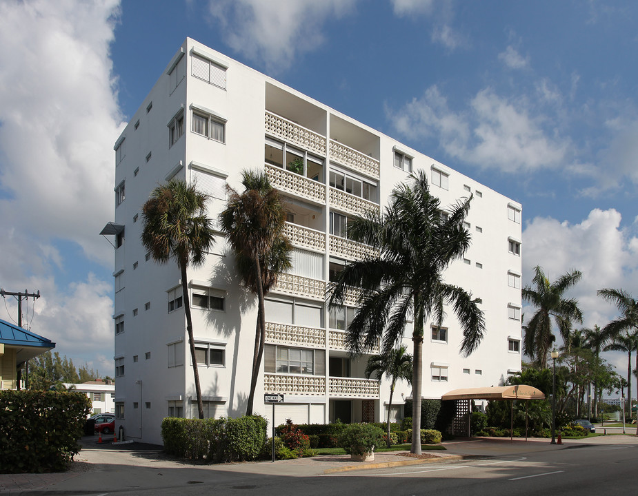 Fleur-De-Lis in Lake Worth, FL - Foto de edificio