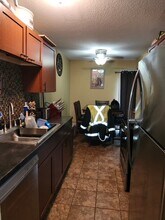 936 Westbrooke Way, Unit 4 in Hopkins, MN - Foto de edificio - Building Photo