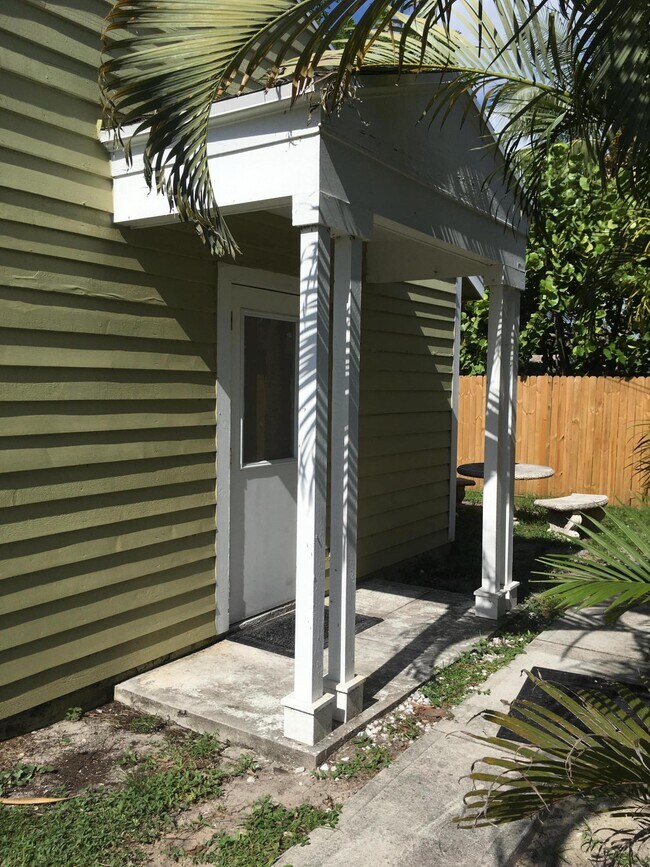 926 Sunset Rd in West Palm Beach, FL - Building Photo - Building Photo