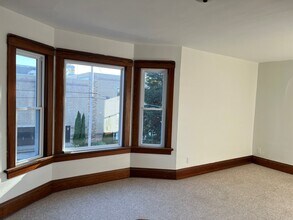 608 E Cady St, Unit Upper in Watertown, WI - Foto de edificio - Building Photo