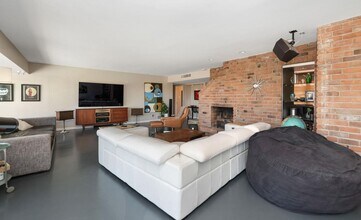 5526 Camelback Canyon Dr in Phoenix, AZ - Building Photo - Building Photo
