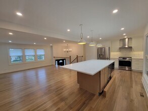 2S245 Mayfield Ln in Glen Ellyn, IL - Building Photo - Building Photo