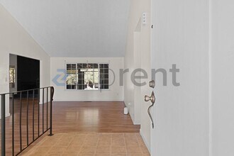 1471 Valenzuela Ct in Pittsburg, CA - Foto de edificio - Building Photo