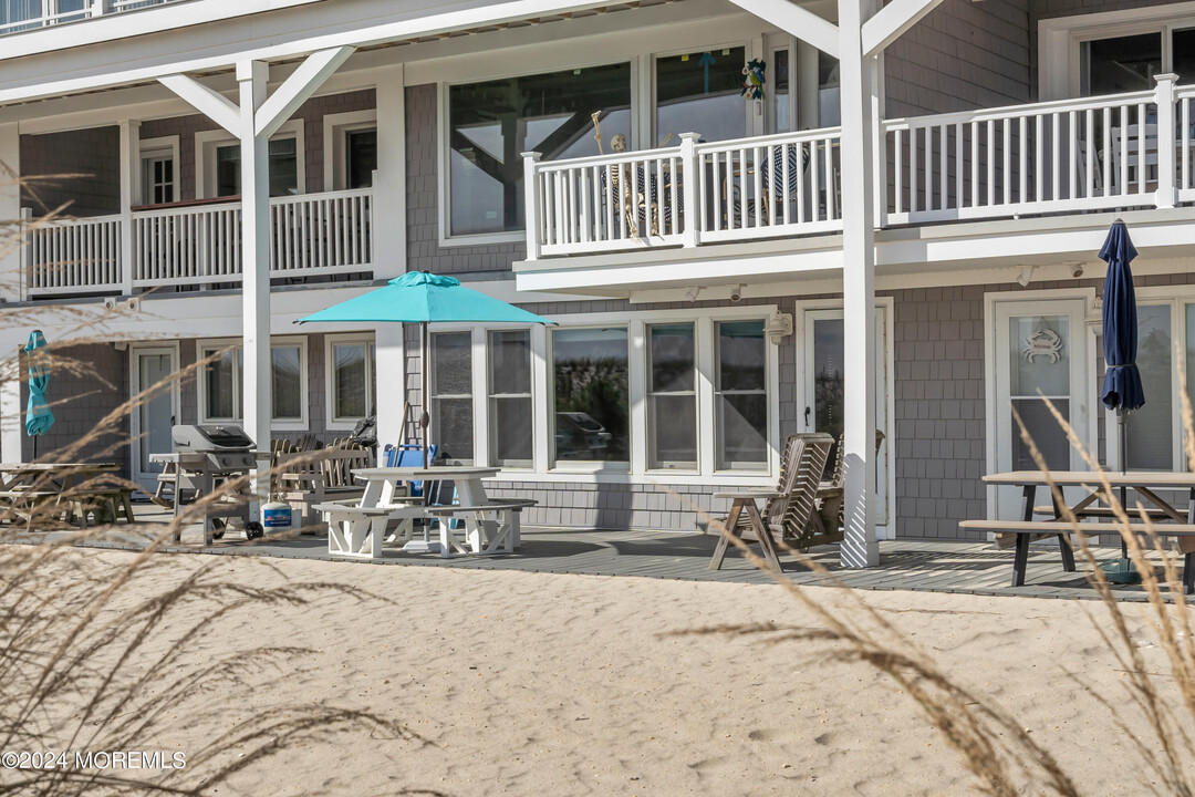 37 Dune Terrace in Seaside Heights, NJ - Foto de edificio