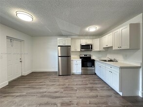 3660 NE 11th Ave in Oakland Park, FL - Building Photo - Building Photo