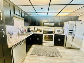 2625 Collins Ave in Miami, FL - Building Photo - Building Photo