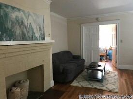 289 Foster St in Boston, MA - Building Photo