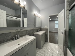 1801 Otis St NE, Unit 4 in Washington, DC - Foto de edificio - Building Photo