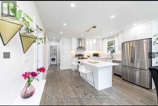 38 Child Dr in Aurora, ON - Building Photo - Building Photo