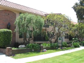 10856 Rose Avenue, Apartments