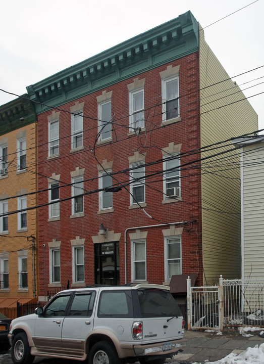 14 N High St in Mount Vernon, NY - Building Photo