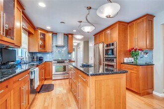 81 Jefferson St in Woodbury, NY - Building Photo - Building Photo