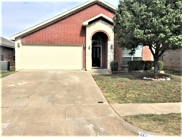 8963 River Falls Dr in Fort Worth, TX - Building Photo