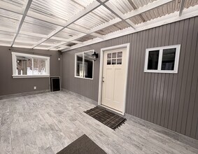 104 Cottage Rd in Enfield, CT - Foto de edificio - Building Photo