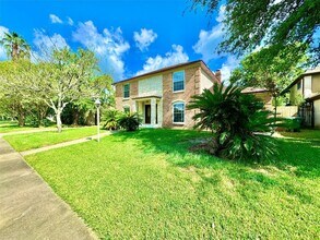 7914 Oakington Dr in Houston, TX - Foto de edificio - Building Photo