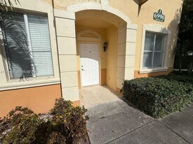 6990 NW 177th St in Hialeah, FL - Building Photo