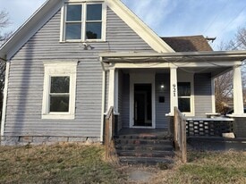 921 W Division St in Springfield, MO - Building Photo