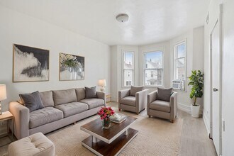8231 S Coles Ave in Chicago, IL - Building Photo - Building Photo