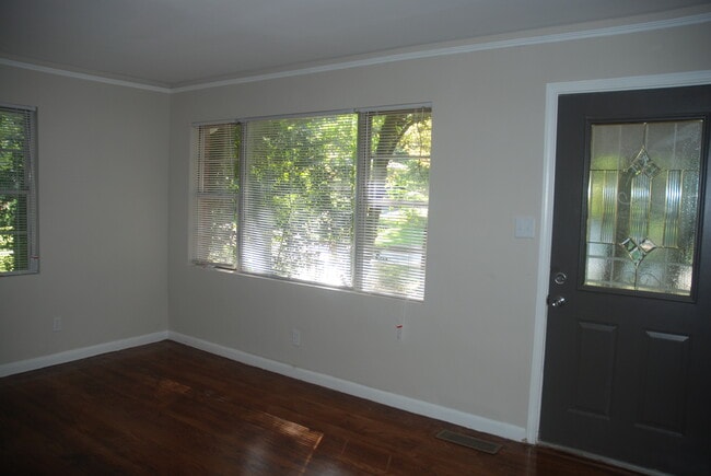 2038 Dellwood Place in Decatur, GA - Foto de edificio - Building Photo