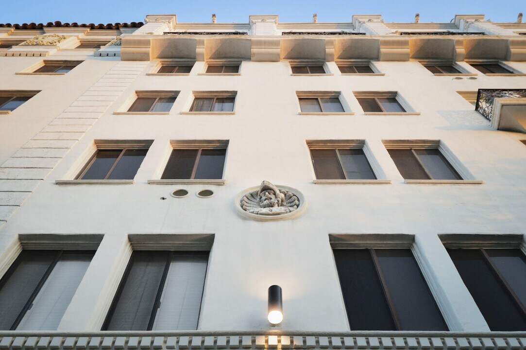 Astor Arms in Los Angeles, CA - Building Photo