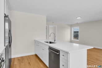 31 Drive Way in Guilford, CT - Building Photo - Building Photo