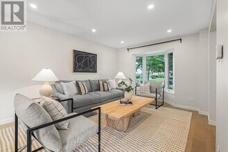 6651 Tooney Dr in Ottawa, ON - Building Photo - Building Photo