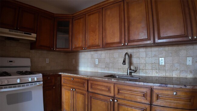 1284 Arnow Ave in Bronx, NY - Building Photo - Building Photo
