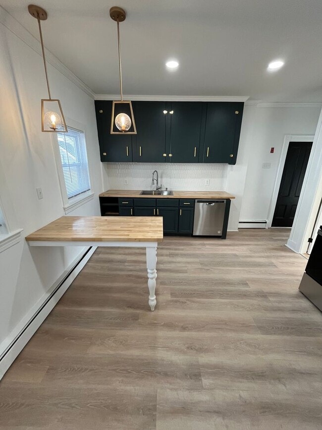 property at 10-10 Oak St