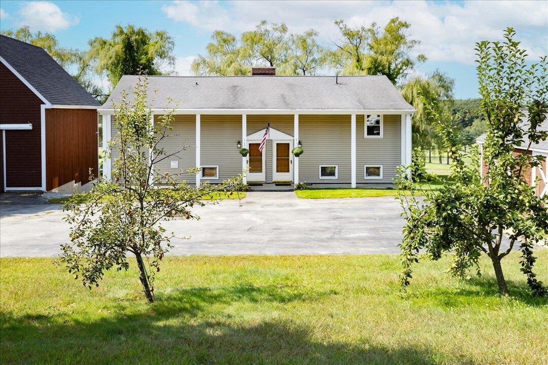 488 Pembroke St in Pembroke, NH - Building Photo