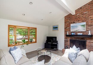 6 Gunpowder Ln in East Hampton, NY - Building Photo - Building Photo